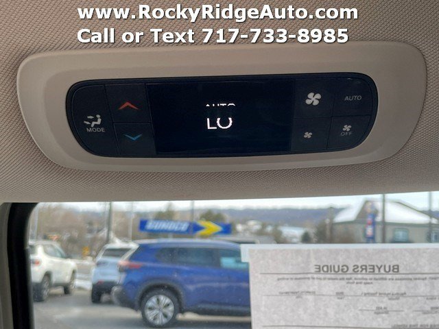 Used 2022 Chrysler Pacifica Touring-L FWD image 36