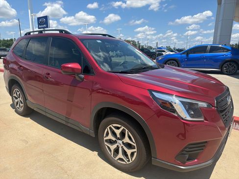 Used 2024 Subaru Forester Premium AWD/4WD image 4