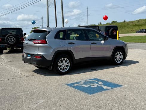Used 2014 Jeep Cherokee Sport FWD image 6