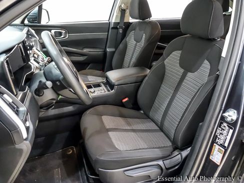 Used 2022 Kia Sorento LX image 13