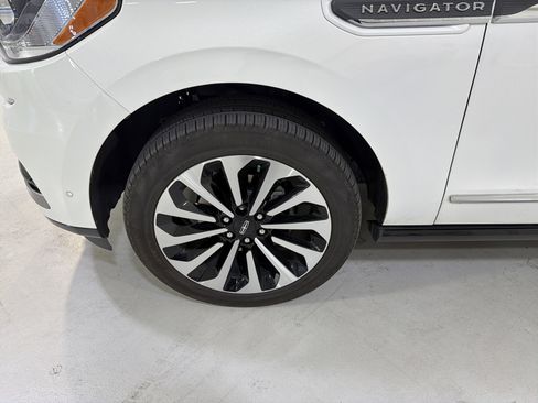 Used 2024 Lincoln Navigator L Reserve image 9