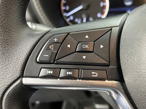 Used 2025 Nissan Sentra SV FWD image 44