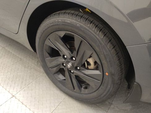 Used 2023 Hyundai Elantra SEL FWD image 31