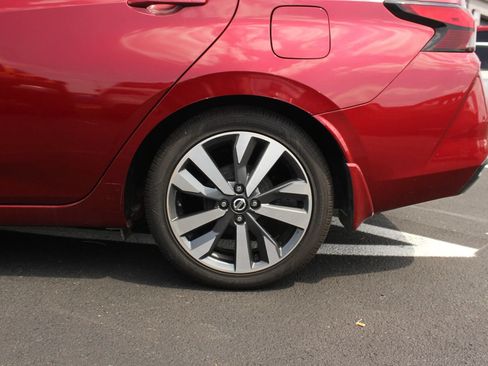 Used 2020 Nissan Versa SR FWD image 4