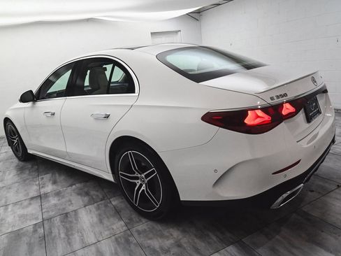 Used 2025 Mercedes-Benz E 350 4MATIC Sedan image 4