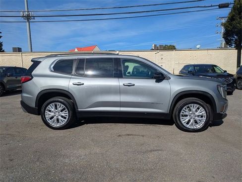 Used 2024 GMC Acadia Elevation image 8