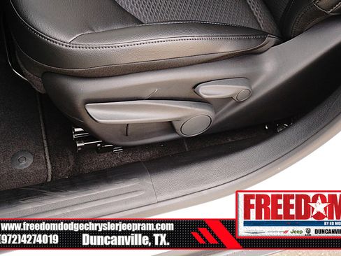 New 2026 Jeep Compass Latitude image 38