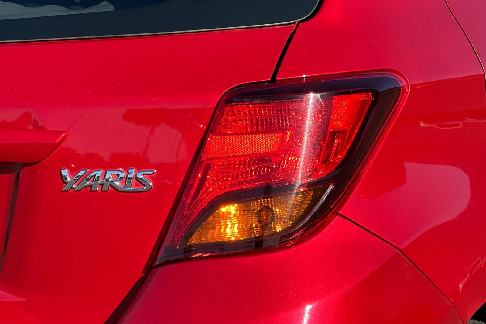 Used 2017 Toyota Yaris L w/ Carpet Mat Package FWD image 29