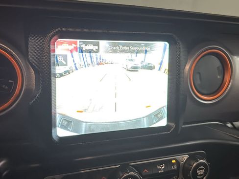Used 2022 Jeep Gladiator Mojave w/ LED Lighting Group AWD/4WD image 16