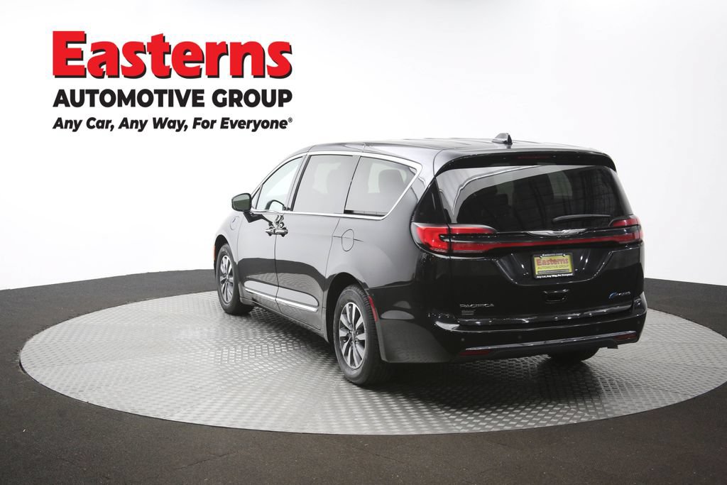 Used 2023 Chrysler Pacifica Limited FWD image 71