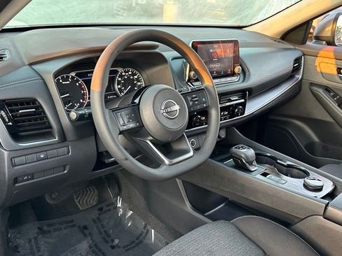Used 2023 Nissan Rogue SV image 29