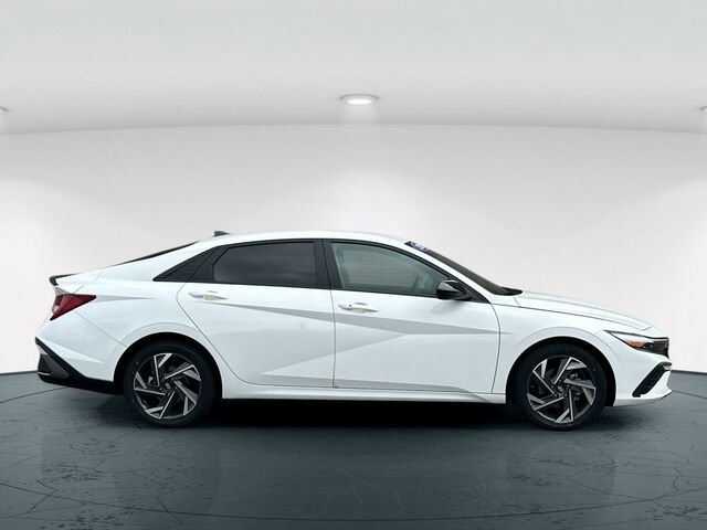 Used 2025 Hyundai Elantra SEL FWD image 7