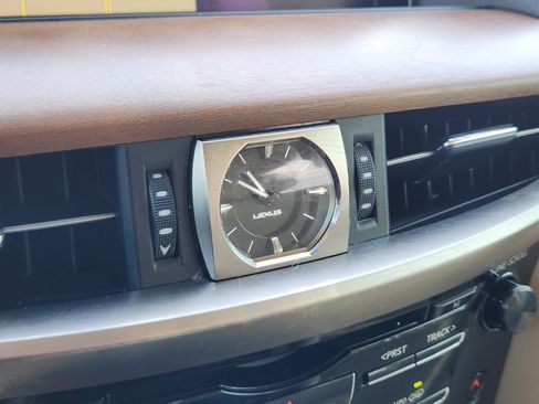 Used 2018 Lexus LX 570 4WD w/ Luxury Package image 11