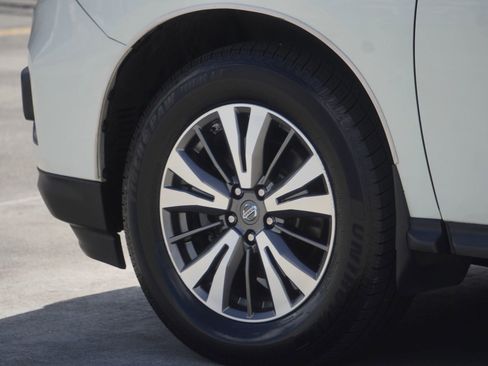 Used 2017 Nissan Pathfinder SL image 28