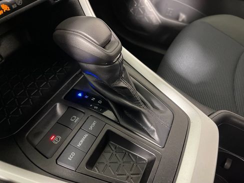 Certified 2022 Toyota RAV4 LE FWD image 22