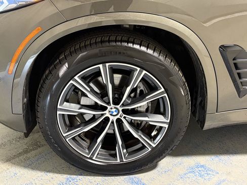 Used 2024 BMW X5 xDrive40i w/ M Sport Package AWD/4WD image 37