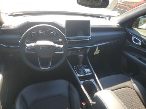 New 2026 Jeep Compass Latitude image 7