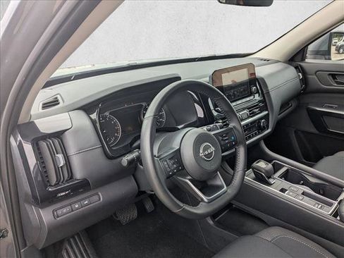 Used 2025 Nissan Pathfinder SV FWD image 9