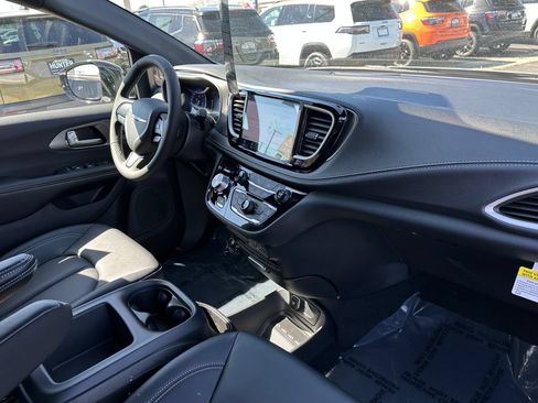 New 2026 Chrysler Pacifica Select w/ S Appearance Package FWD image 16