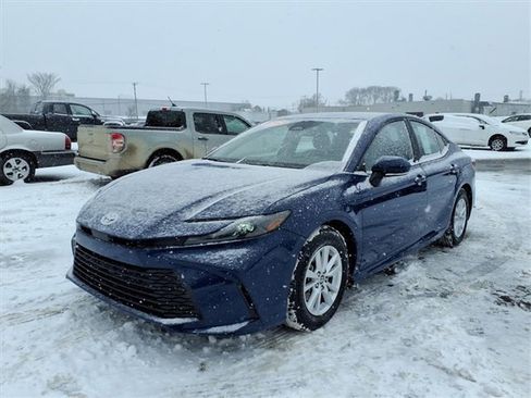 Certified 2025 Toyota Camry LE image 3