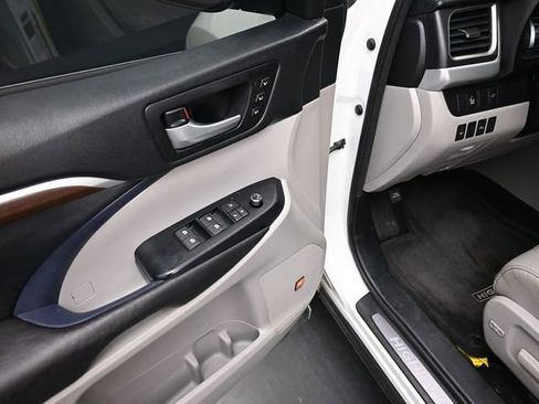 Used 2016 Toyota Highlander Limited Platinum image 14