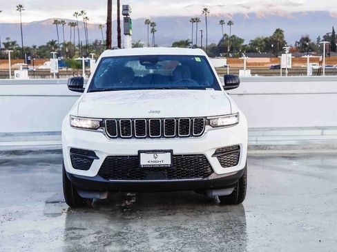 New 2025 Jeep Grand Cherokee Laredo image 3
