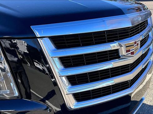 Used 2017 Cadillac Escalade Luxury image 29