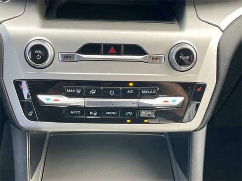 Used 2022 Ford Explorer XLT w/ Equipment Group 202A image 15