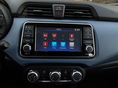Used 2025 Nissan Versa SV FWD image 23