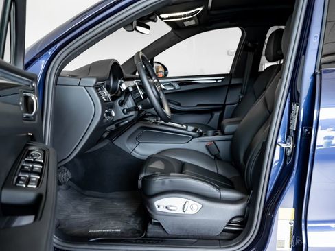 Certified 2026 Porsche Macan AWD/4WD image 5