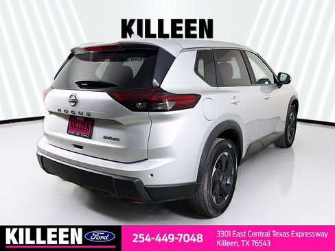 Used 2024 Nissan Rogue SV image 8