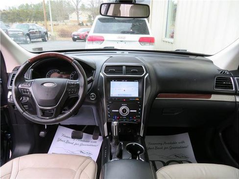 Used 2019 Ford Explorer Platinum image 27