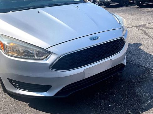 Used 2017 Ford Focus SE FWD image 5