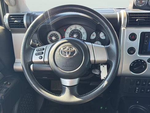 Used 2007 Toyota FJ Cruiser 4WD w/ Upgrade Pkg 2 image 16