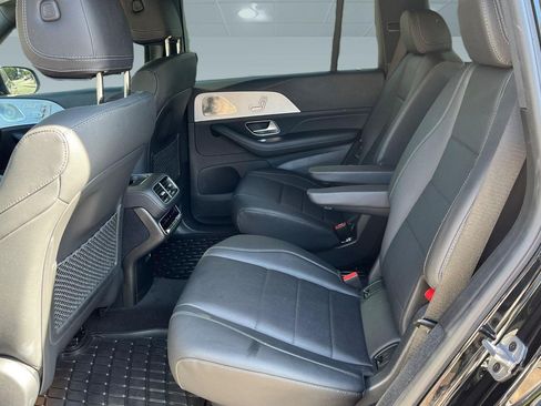 Used 2024 Mercedes-Benz GLS 450 4MATIC image 9