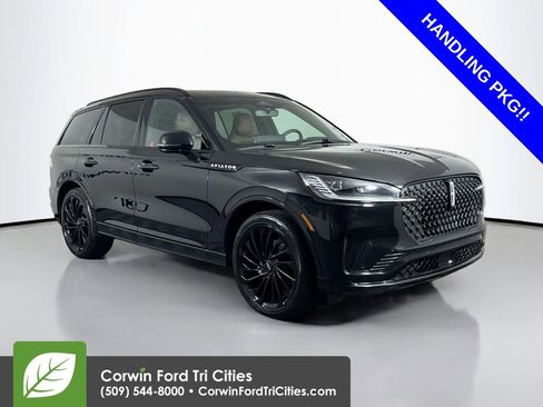 Used 2025 Lincoln Aviator Reserve w/ Equipment Group 201A AWD/4WD image 1