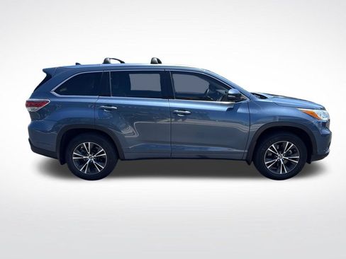 Used 2016 Toyota Highlander XLE AWD/4WD image 4