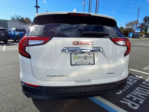Certified 2023 GMC Terrain SLE w/ Driver Convenience Package image 3