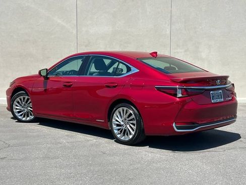 Used 2021 Lexus ES 300h w/ Accessory Package FWD image 7