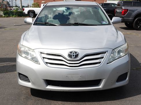 Used 2011 Toyota Camry LE FWD image 5