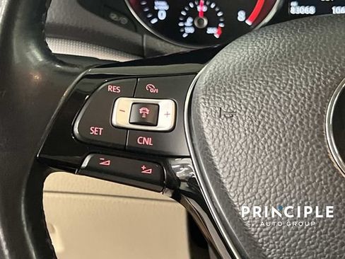 Used 2017 Volkswagen Passat 1.8T SEL Premium FWD image 19