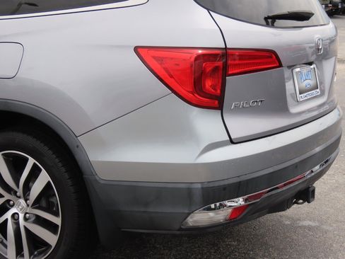 Used 2017 Honda Pilot Touring image 16