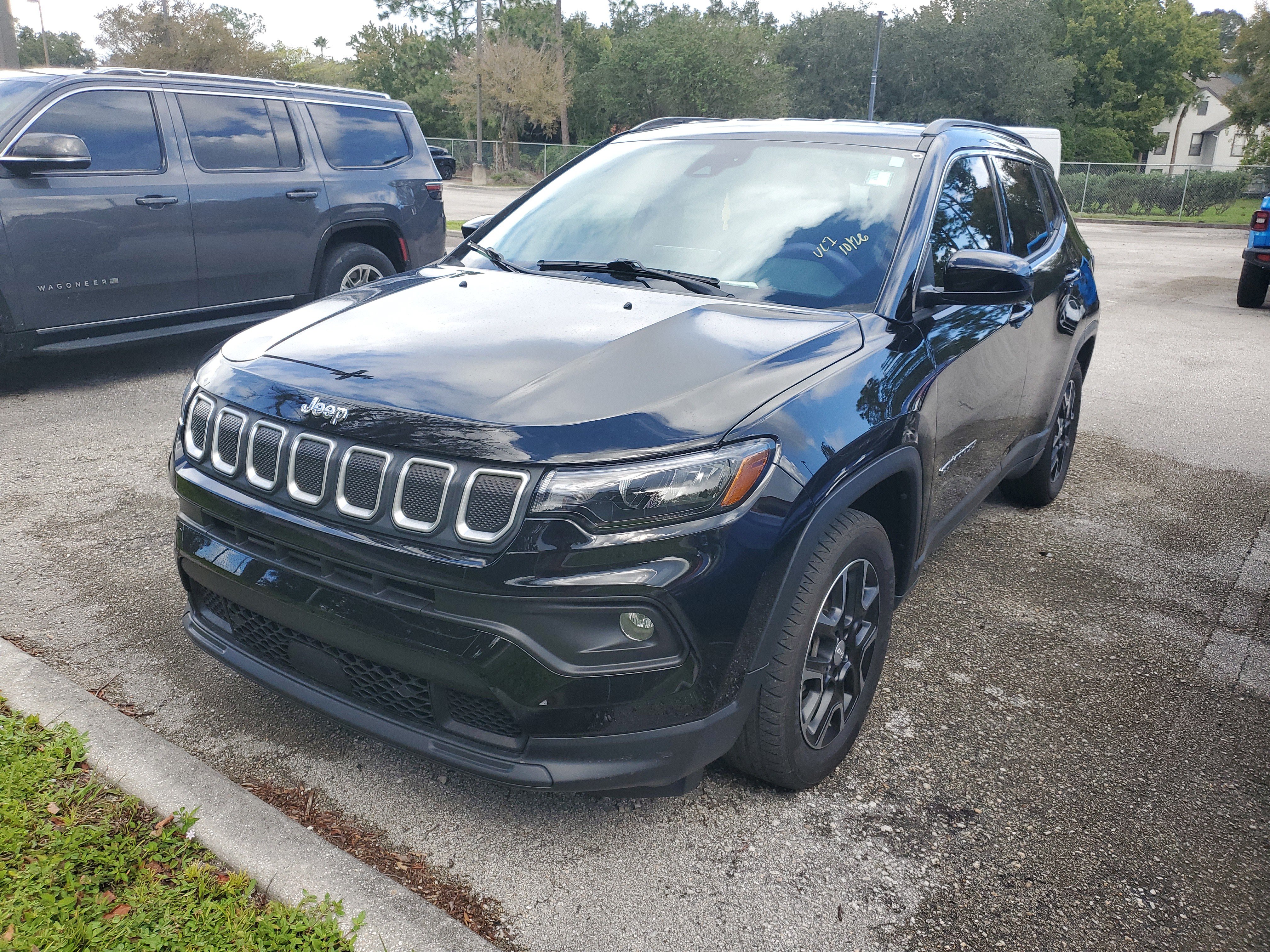 Used 2022 Jeep Compass Latitude FWD image 4
