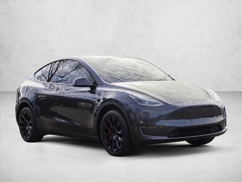 Used 2024 Tesla Model Y Long Range image 3