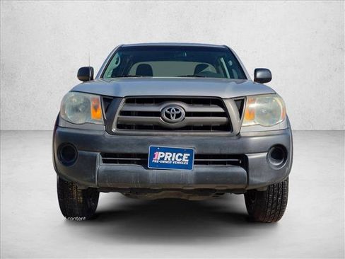 Used 2010 Toyota Tacoma PreRunner RWD image 2