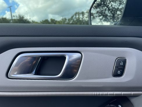 New 2025 Ford Explorer Active image 11