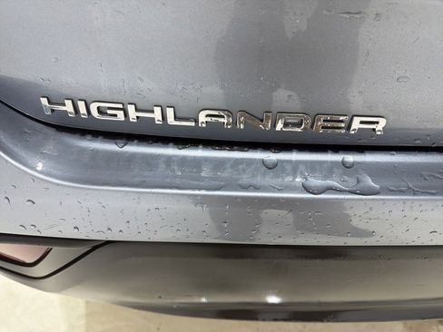 Used 2023 Toyota Highlander L image 13