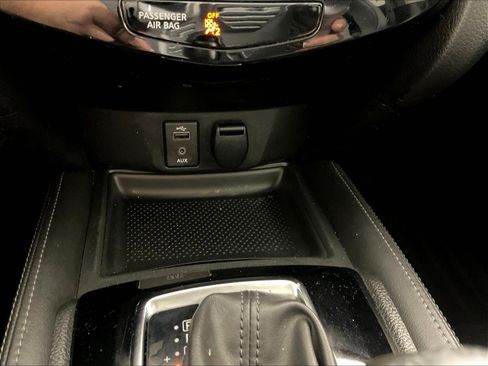 Used 2017 Nissan Rogue SL w/ SL Premium Package AWD/4WD image 16
