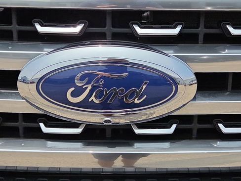 Used 2024 Ford F350 Platinum w/ FX4 Off-Road Package AWD/4WD image 33