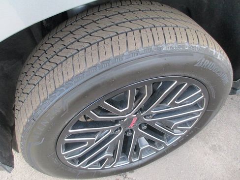 Used 2025 GMC Yukon XL Denali Ultimate image 13